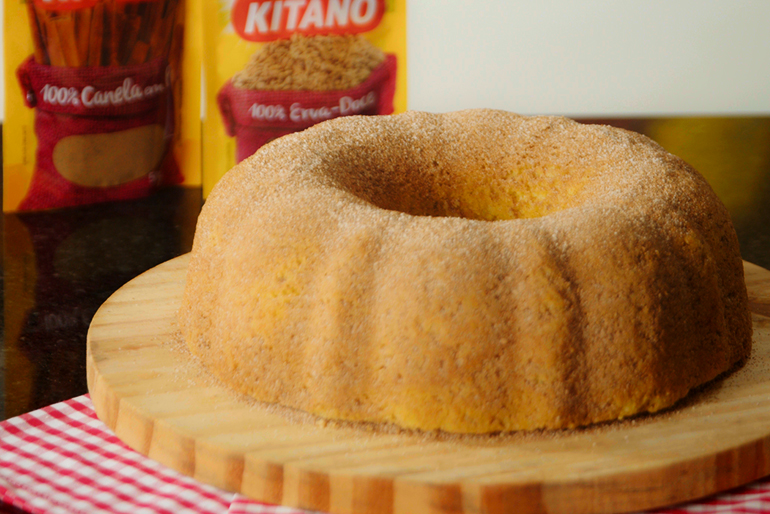 Bolo de fubá com canela e erva doce