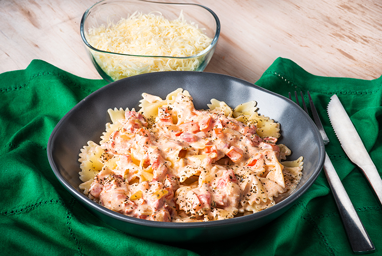 Farfalle Aromático com Manjericão e Noz-Moscada
