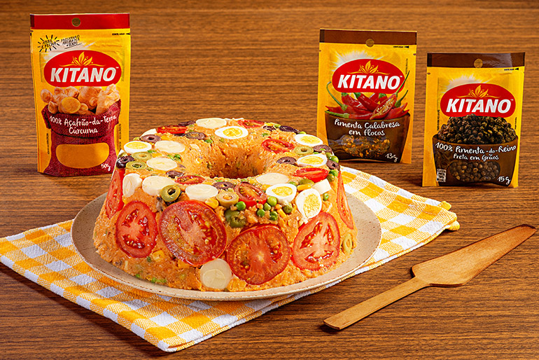 Cuscuz paulista com pimenta-do-reino, açafrão da terra e pimenta calabresa