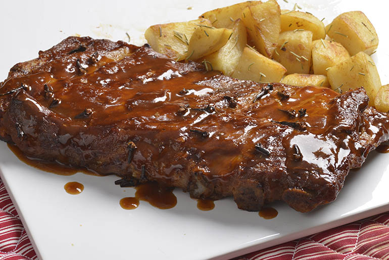 Costelinha de Porco com Molho de Páprica e Cravo